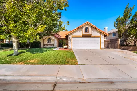 43359 Carol Dr, Lancaster, CA 93535 photo 3