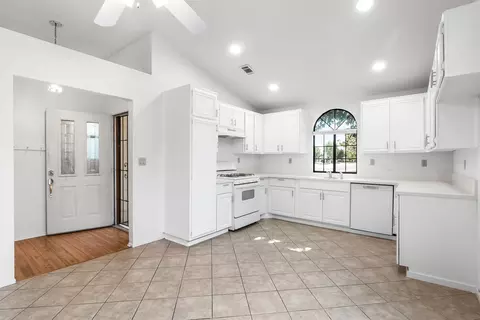 43359 Carol Dr, Lancaster, CA 93535 photo 8