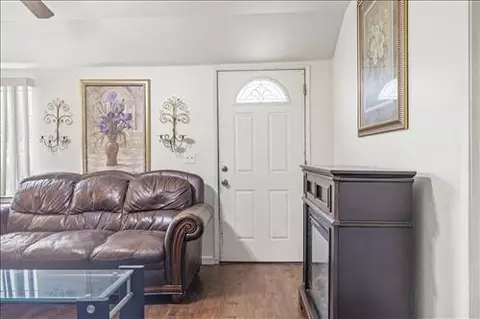 260 Pinon St, Tehachapi, CA 93561 photo 3