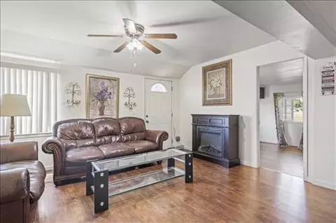 260 Pinon St, Tehachapi, CA 93561 photo 4