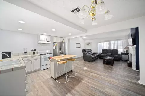 43041 Fairlee Dr, Lancaster, CA 93536 photo 7