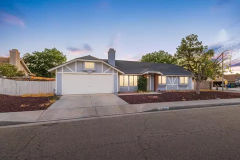 43041 Fairlee Dr, Lancaster, CA 93536 photo 2