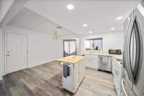 43041 Fairlee Dr, Lancaster, CA 93536 photo 5