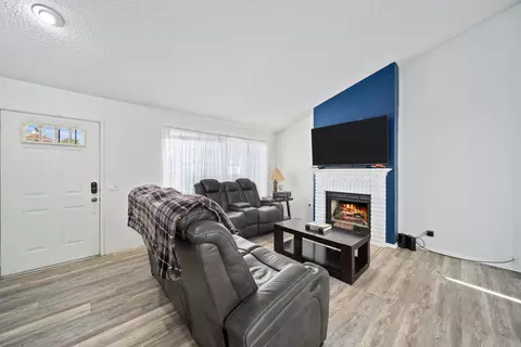 43041 Fairlee Dr, Lancaster, CA 93536 photo 12