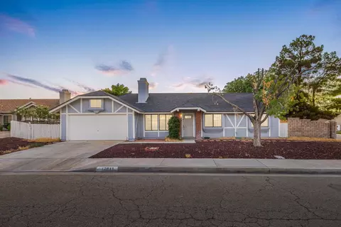 43041 Fairlee Dr, Lancaster, CA 93536 photo 1