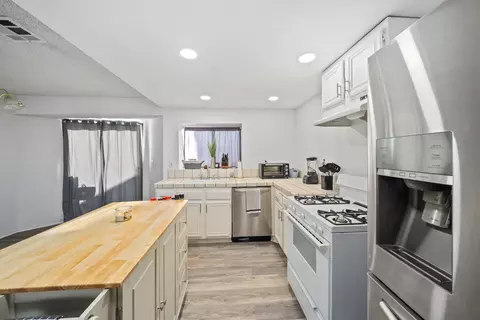 43041 Fairlee Dr, Lancaster, CA 93536 photo 4