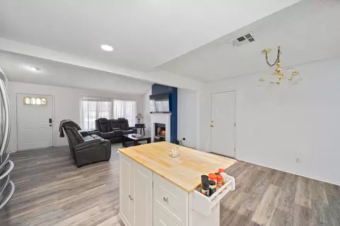 43041 Fairlee Dr, Lancaster, CA 93536 photo 9