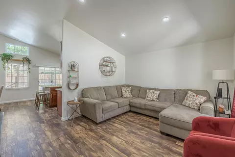 43245 32nd St E, Lancaster, CA 93535 photo 3