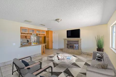 40521 156th St, Lake Los Angeles, CA 93535 photo 3