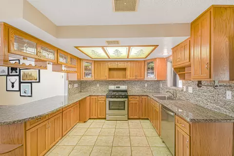 40521 156th St, Lake Los Angeles, CA 93535 photo 5