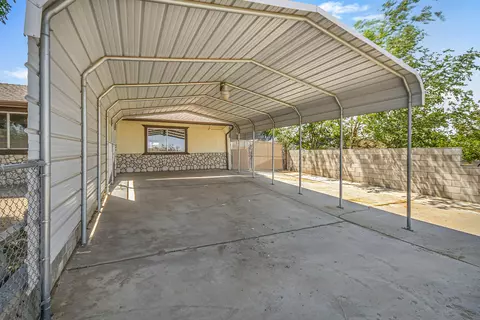 40521 156th St, Lake Los Angeles, CA 93535 photo 2