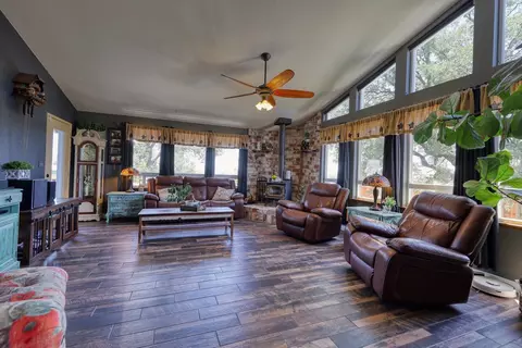 21900 Shady Ct, Tehachapi, CA 93561 photo 5