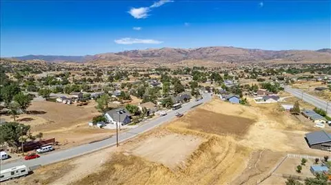 21112 Stage Dr, Tehachapi, CA 93561 photo 2