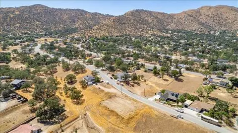 21112 Stage Dr, Tehachapi, CA 93561 photo 4