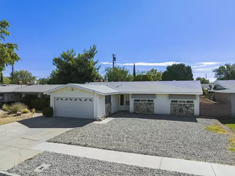 45304 Lorimer Ave, Lancaster, CA 93534 photo 2
