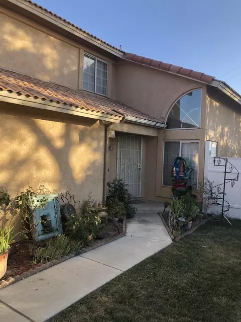 45215 Calico St, Lancaster, CA 93535 photo 2