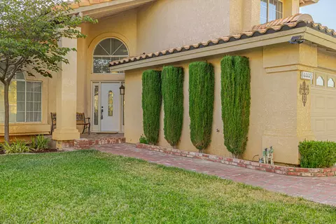 44445 Shadowcrest Dr, Lancaster, CA 93536 photo 2