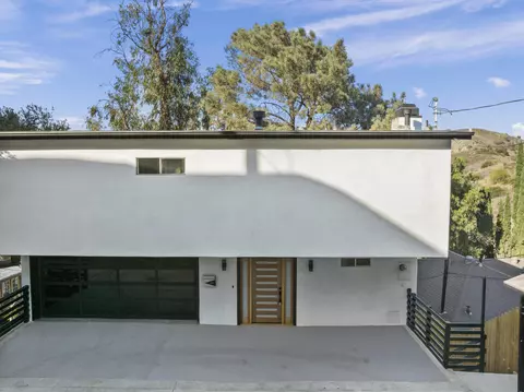 2924 Park Center Dr, Los Angeles, CA 90068