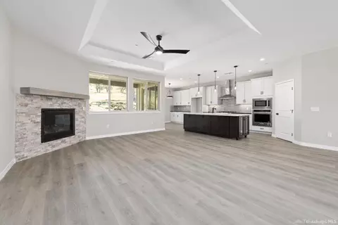 20983 Old Town Rd, Tehachapi, CA 93561 photo 9