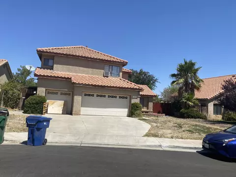 449 Questa Ct, Palmdale, CA 93551 photo 2