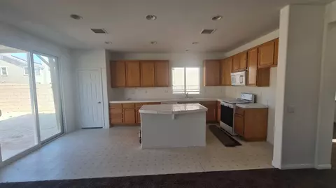 43639 32nd St E, Lancaster, CA 93535 photo 4