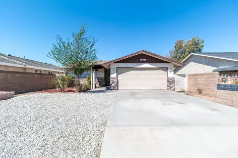 37453 29th St E, Palmdale, CA 93550 photo 2