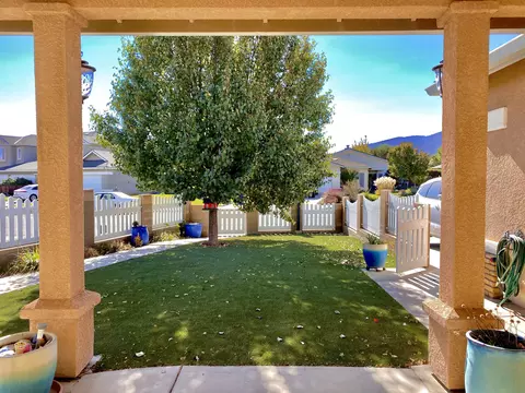 119 Brentwood Dr, Tehachapi, CA 93561 photo 2