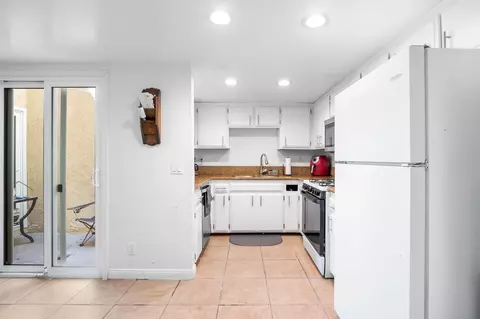 44200 Kingtree Ave UNIT 24, Lancaster, CA 93534 photo 9