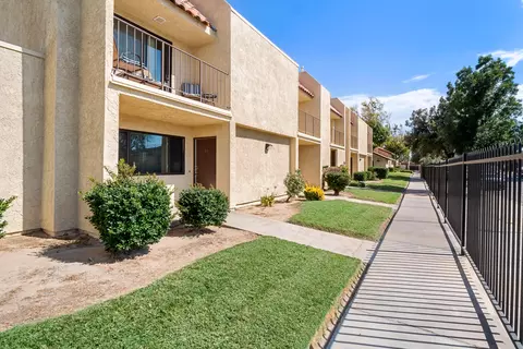 44200 Kingtree Ave UNIT 24, Lancaster, CA 93534 photo 2