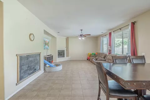44848 Mariposa Dr, Lancaster, CA 93536 photo 13