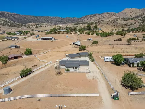3211 Rolandee St, Acton, CA 93510 photo 2
