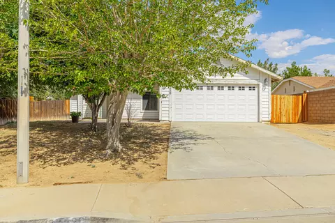 37238 Halfmoon Dr, Palmdale, CA 93550 photo 1
