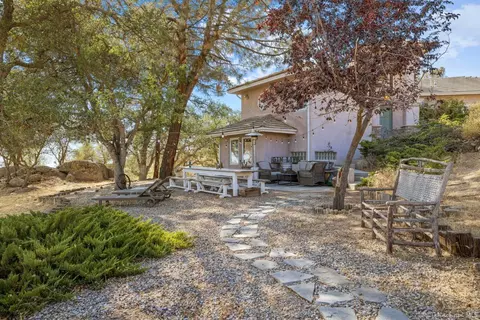 29610 Wapiti Ct, Tehachapi, CA 93561 photo 2