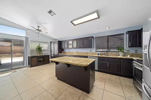 44122 63rd St W, Lancaster, CA 93536 photo 3