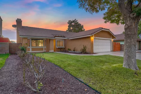44045 Ruthron Ave, Lancaster, CA 93536 photo 4