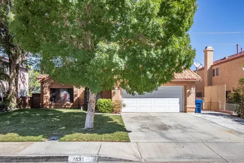 2535 Macfarlane Dr, Lancaster, CA 93536