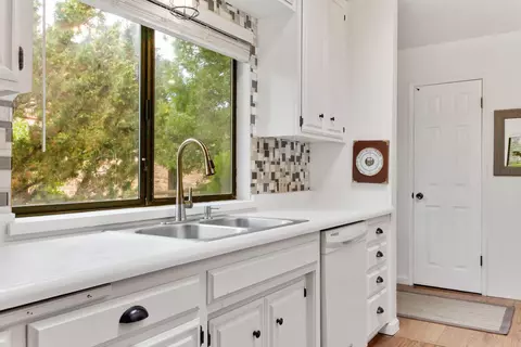 23561 Timberline Way, Tehachapi, CA 93561 photo 9