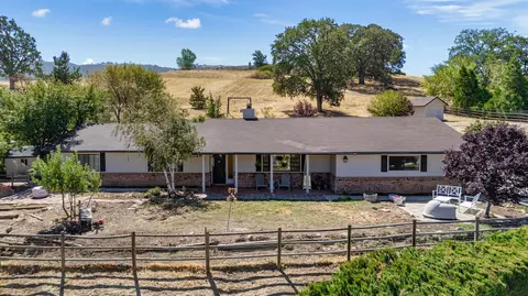 23291 Dart Dr, Tehachapi, CA 93561 photo 2