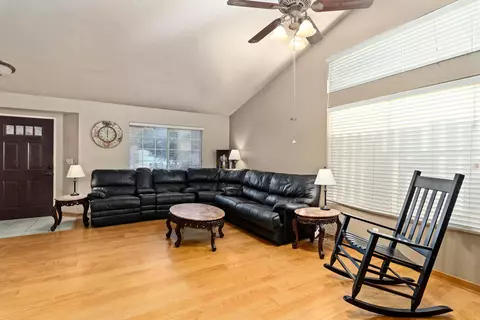 2129 Bend Ave, Lancaster, CA 93535 photo 6