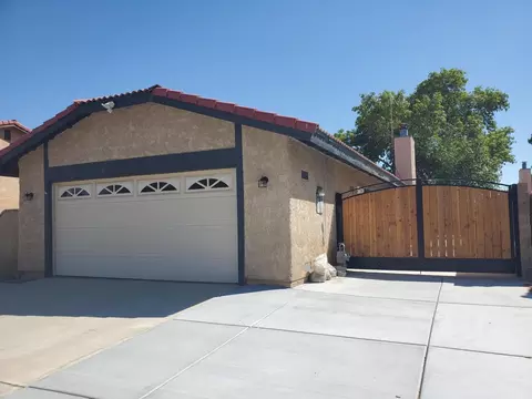 43730 Rogier St, Lancaster, CA 93535 photo 2