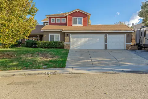 7338 Shadow Mountain Dr, Lancaster, CA 93536