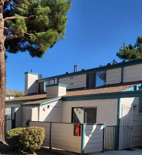 44514 15th St E St E #4, Lancaster, CA 93534