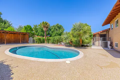43733 Fenner Ave, Lancaster, CA 93536 photo 2