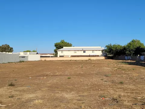 11 Th St E Ave Q3, Palmdale, CA 93550