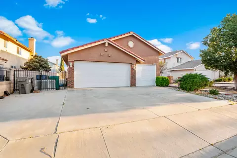 2512 E Lingard St, Lancaster, CA 93535 photo 3