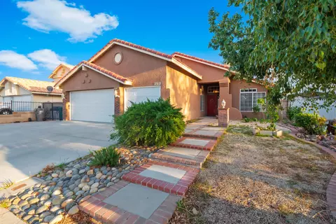 2512 E Lingard St, Lancaster, CA 93535 photo 1