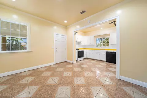 105 W I St, Tehachapi, CA 93561 photo 6