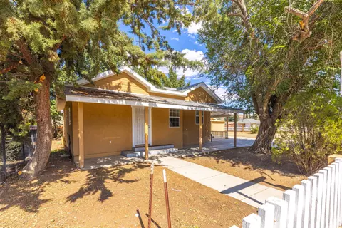 105 W I St, Tehachapi, CA 93561 photo 1