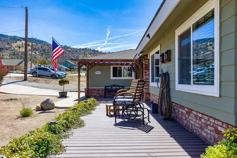 18181 Bowie St, Tehachapi, CA 93561 photo 3