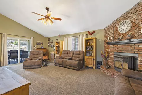 18181 Bowie St, Tehachapi, CA 93561 photo 9